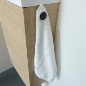 Aimant pour accrocher une serviette sur un meuble