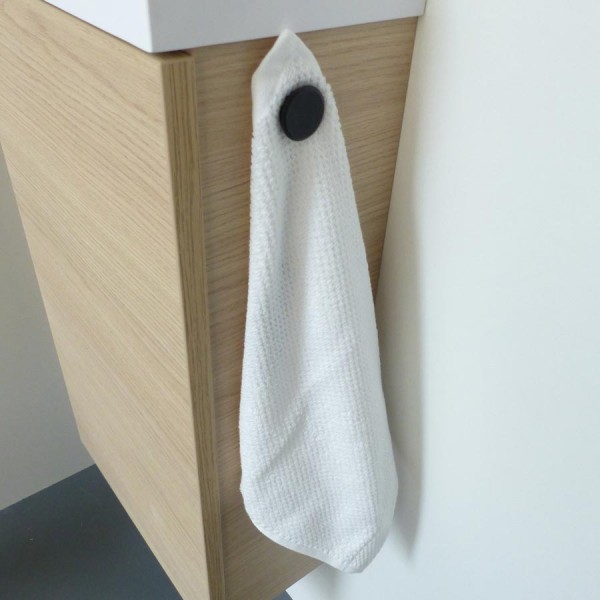 Aimant pour accrocher une serviette sur un meuble